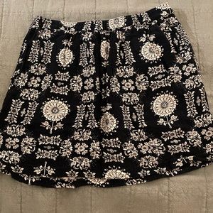 Hinge navy blue and white flower mini skirt